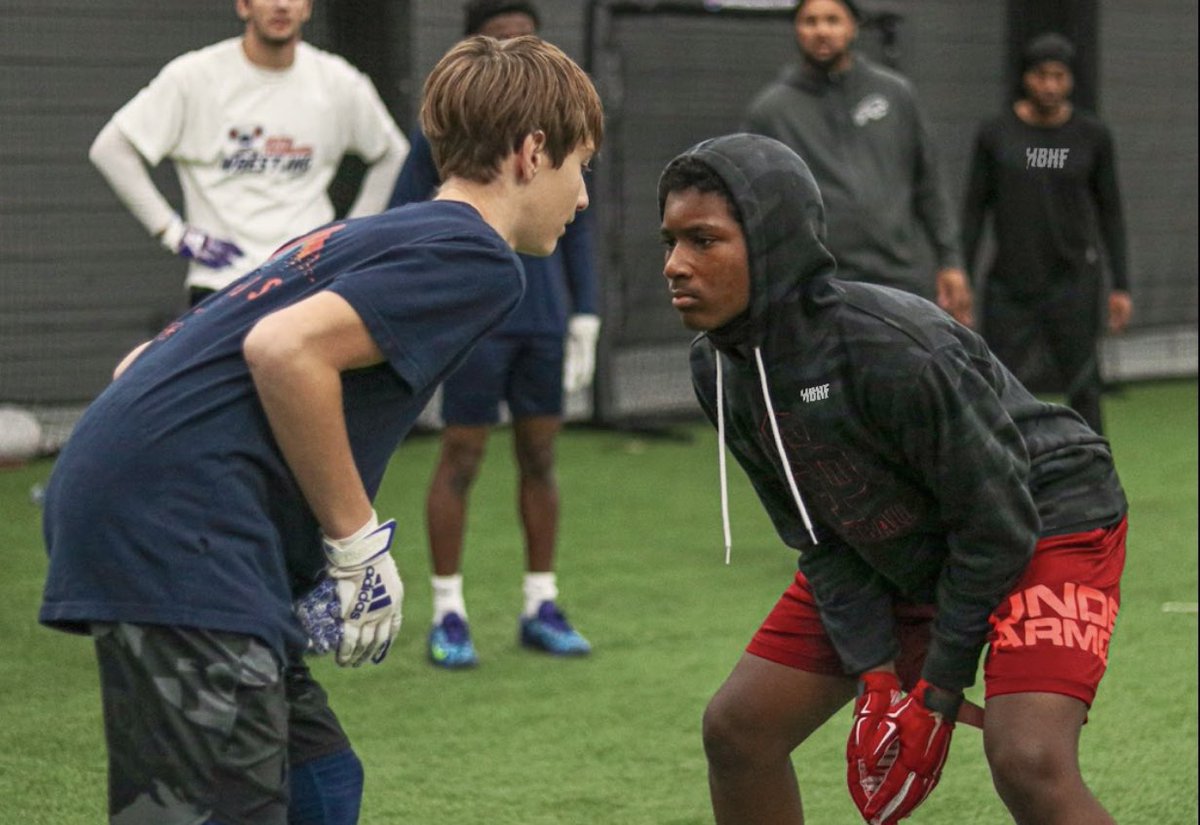 StevieJohnson13's tweet image. Some kids couldn’t make it out to our Hamburg location @FullCircuitPowr.

So @ClubHBHF chose to double-up and and host those athletes at a nearby park. #HandleBizHaveFunClub 🛸