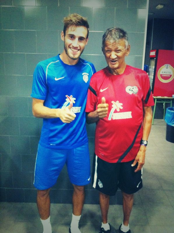 Carbonell_Saran's tweet photo. Nos deja un símbolo del herculanismo, una persona que me ha acompañado por los campos de fútbol durante los 11 años que estuve en Hércules. Hilario se merece un monumento. DEP amigo 😢 https://t.co/ozQLod2Gxv