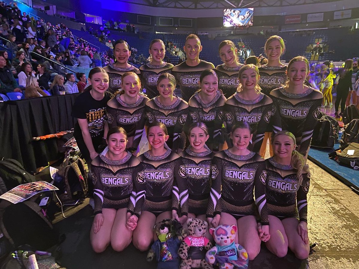 OF_Varsity's tweet photo. We live to see another day! 🥳
⭐️Congratulations to everyone that competed today! So awesome to see everyone back on the blue mat! Good to be back!
⛽️🐯Refueling for Finals tomorrow.
🔴🟡🟢 Ready Set Go
Bengals take the floor at 12:35!
#WTRA1🐯💛🏎🏁 #thisisBengaltime💛 https://t.co/M9N3lsg2yC