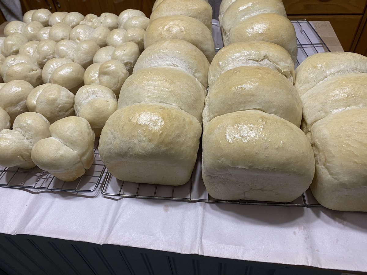 Michellebragg8's tweet photo. Good old Snow day in NL… Call for some Home made Bread!! The Smell is amazing! https://t.co/iLcWMZJyHq