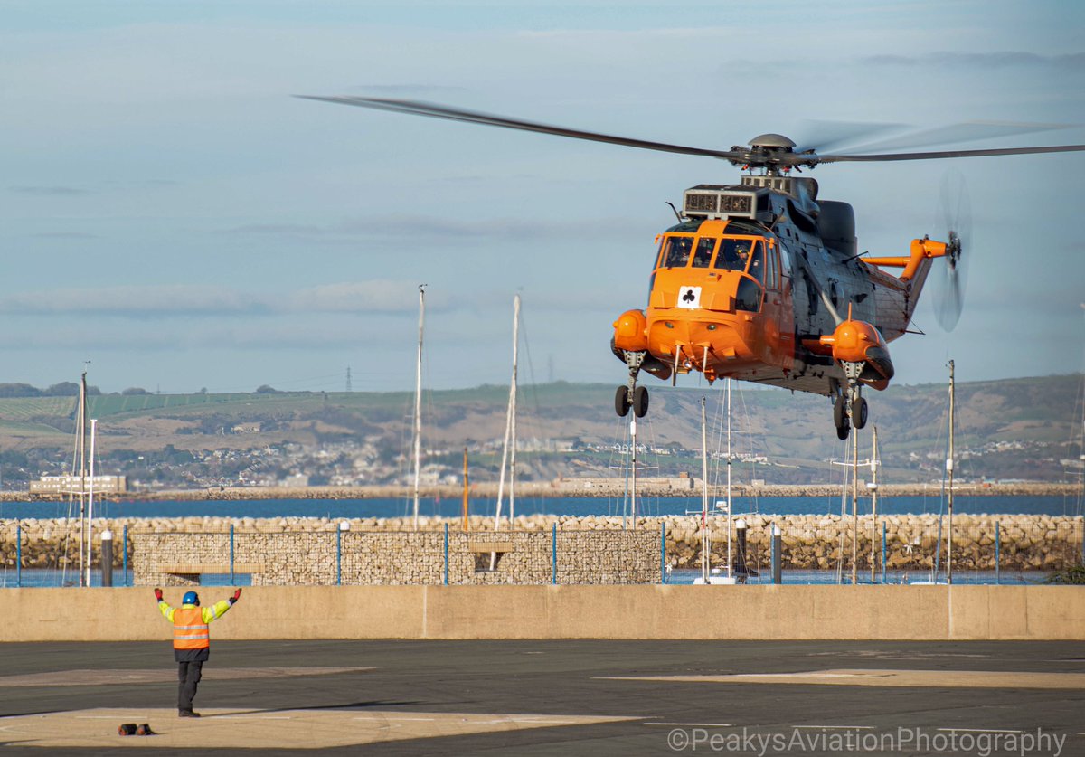 ANARCHY0NE's tweet photo. Loving this shot taken at @HeliOperations in the week. #HeliOperations #aviation #avgeek #seaking #helicopter https://t.co/VfIGBPVDzZ