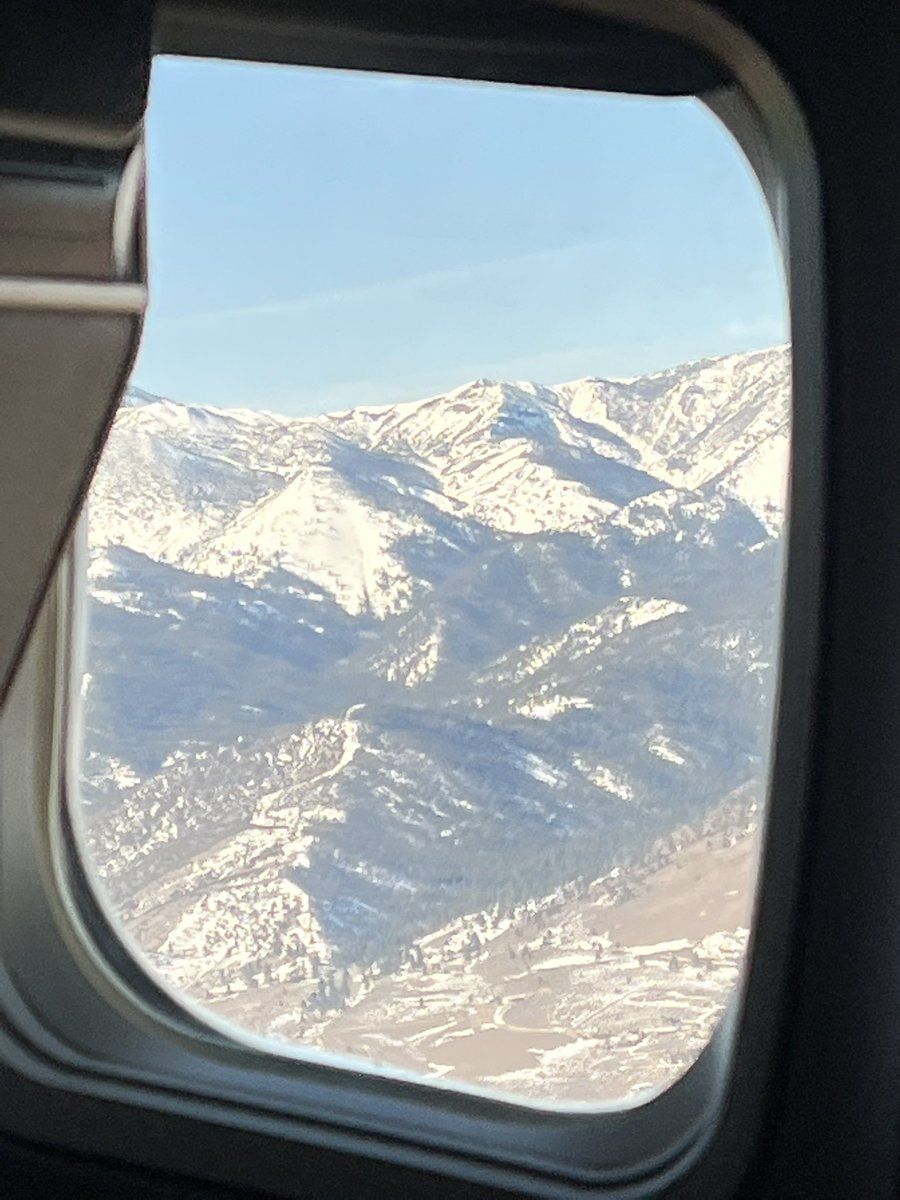 CurtisIngalls's tweet photo. Had a delayed but good flight back to Denver.  Thanks #unitedAIRLINES https://t.co/LHipWWAjTa