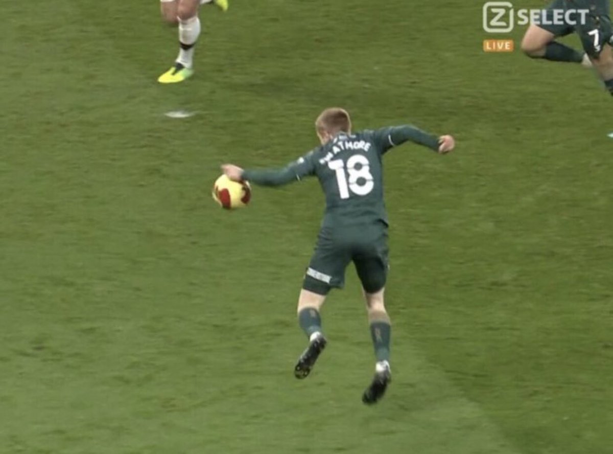 tesh_s's tweet photo. Not handball? what a joke, take a bow VAR #MUNMID https://t.co/DXmuKhFujU