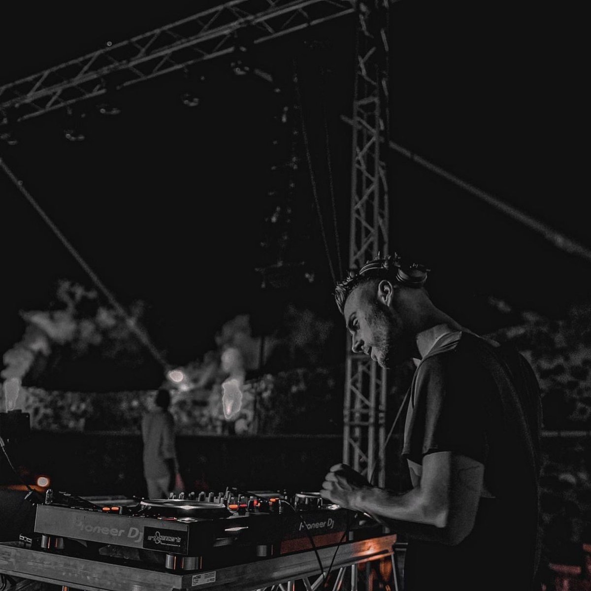 What’s Friday without a little #funkyhouse? 🔥 Check out the brand new dance floor hit “Juana” by the great <a href="/andreasatta/">Andrea S</a>! Streaming now! 🔊
.
.
.
#newmusic #housemusic #funkyhouse #edm #electronicmusic #outnow #linkinbio