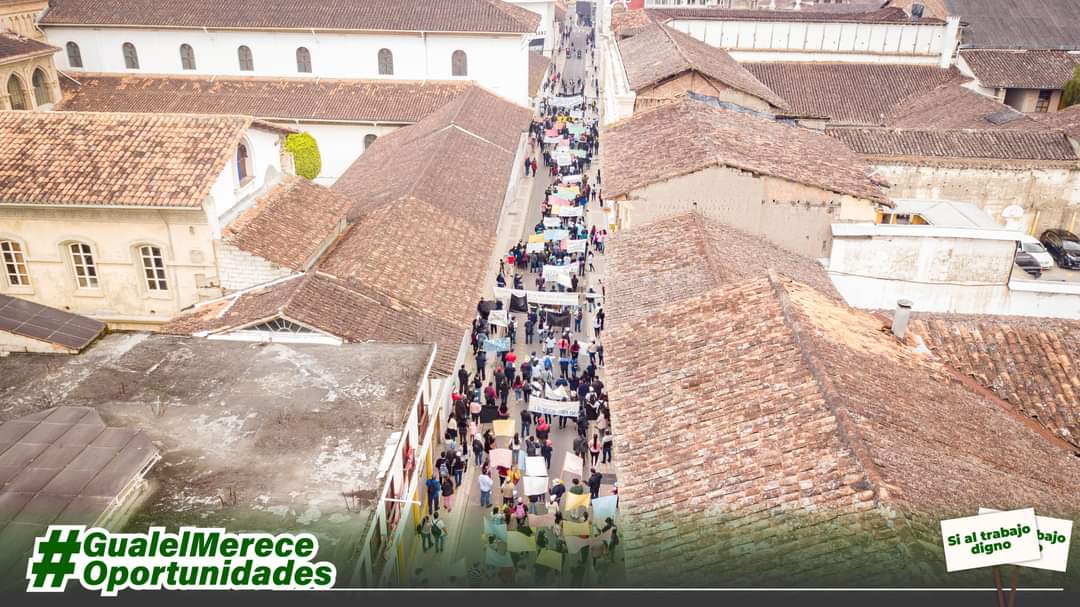 mineriacontigo's tweet photo. ¡Este es el verdadero pueblo de #Gualel y #Tenta! 🤝👨‍👩‍👧‍👦
¡No te dejes engañar por un pequeño grupo de seudo ambientalistas que solo manipulan la información con fines políticos! 
Somos más los que buscamos un desarrollo para las comunidades.  
👵 #Gualel #CambioEs
@mineriaecuador https://t.co/QYLVekG22l