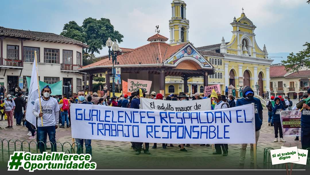 mineriacontigo's tweet photo. ¡Este es el verdadero pueblo de #Gualel y #Tenta! 🤝👨‍👩‍👧‍👦
¡No te dejes engañar por un pequeño grupo de seudo ambientalistas que solo manipulan la información con fines políticos! 
Somos más los que buscamos un desarrollo para las comunidades.  
👵 #Gualel #CambioEs
@mineriaecuador https://t.co/QYLVekG22l