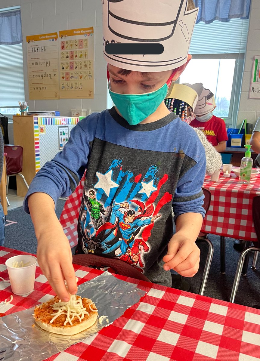 Mrs_Jefferson_'s tweet photo. PIZZA CHEF DAY! We started by writing “how to make a pizza” (@LucyCalkins) and followed up by making an addition recipe card! 

Fun Friday @FreetownAACPS @AACountySchools https://t.co/2TfJ1LLj3t