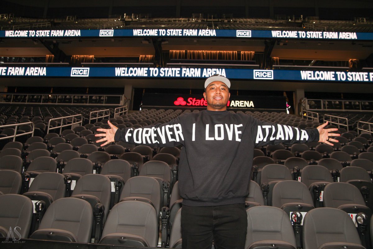 riceatlanta's tweet photo. It’s hard NOT to fall in love with Atlanta and the culture and community that makes this city so unique. It’s no secret Atlanta and the #RussellCenter is the place to be Black entrepreneurs!
S/o to Tony Cruver, RICE Stakeholder and CEO of @Cruvie for this dope shirt #FILA https://t.co/FlS5L7R1E2