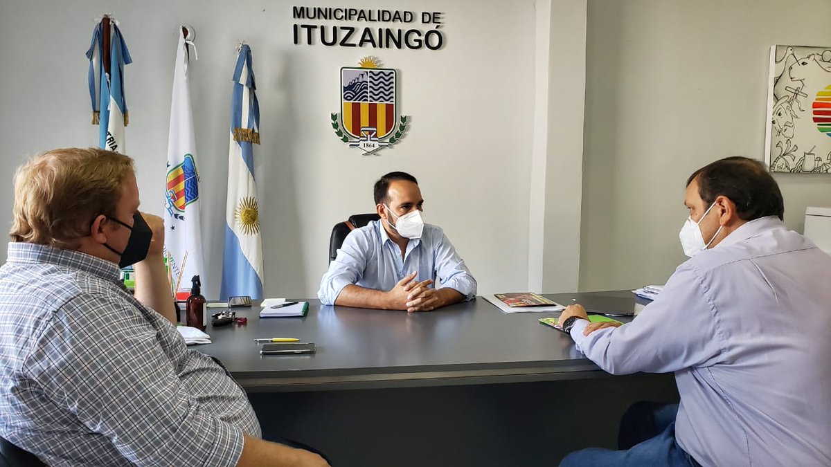 invico's tweet photo. ¡Avanzan las obras en #Ituzaingó! 🙌

Junto @JuanPValdes_ok y Emilio Nicolas recorrimos las obras que estamos llevando a cabo:
👉 130 viviendas, de las cuales 90 se sortearán próximamente. 
👉 Refacción del área de Pediatría y Kinesiología del Hospital Billinghurst https://t.co/SXUDnPID41