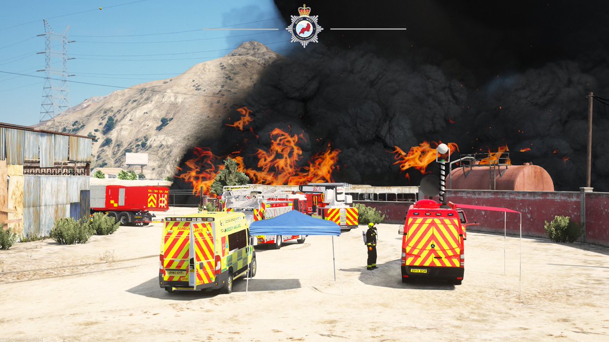 DRP_1101's tweet photo. Tonight we dealt with a Major Fire in a scrapyard. We had multiple pumping appliances on the scene as well as a High Volume Pump set up to supply water to the incident. Also Tonight we received our CSU back from fleet maintenance with a nice new livery. https://t.co/cec8xO3r4U