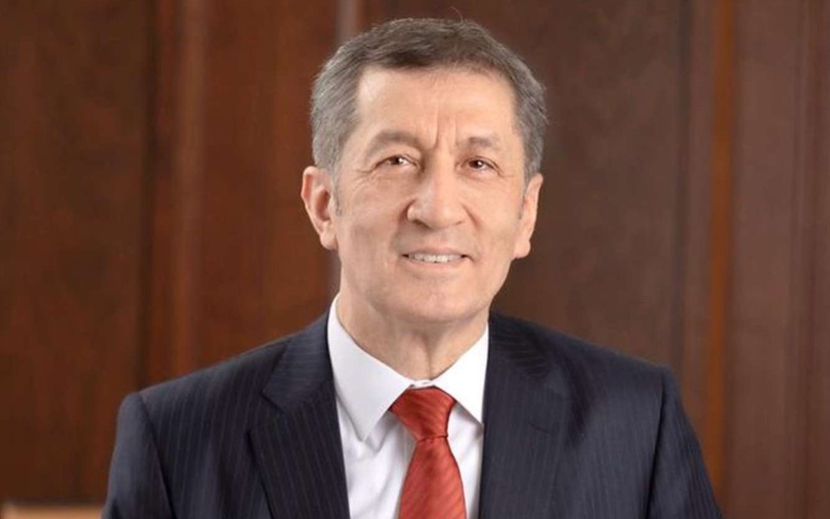 Ne yapıp edip her şeyi yoluna sokar öğrencilerin sağlığını riske atmazdı #SömestrTatiliUzatılsın