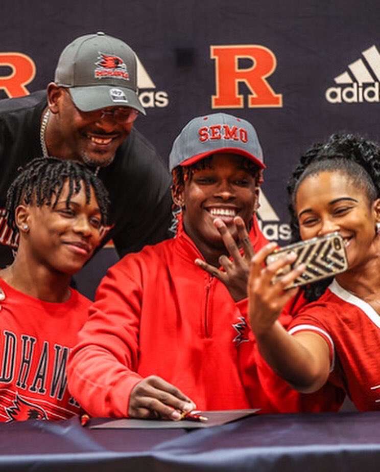 Omgosh…I’m so proud of JT!!! Signed and Committed to SEMO!! Southeast Missouri State baby!!!!! 🖤❤️ We’re so excited!!! Let’s Goooo Justin!!! <a href="/JustinSmitherm9/">Justin Smitherman</a> <a href="/JaydenSmitherm1/">Jayden Smitherman</a> <a href="/rmsmitherman11/">Rodger Smitherman II</a> <a href="/wcsRHSfootball/">Ravenwood Football 🦅</a> <a href="/SEMOfootball/">SEMO Football</a>