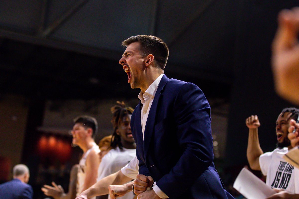 🗣 “ELON SOFTBALL IS BACK NEXT WEEK!”

Coach Cam, probably.

#EUSB 🥎