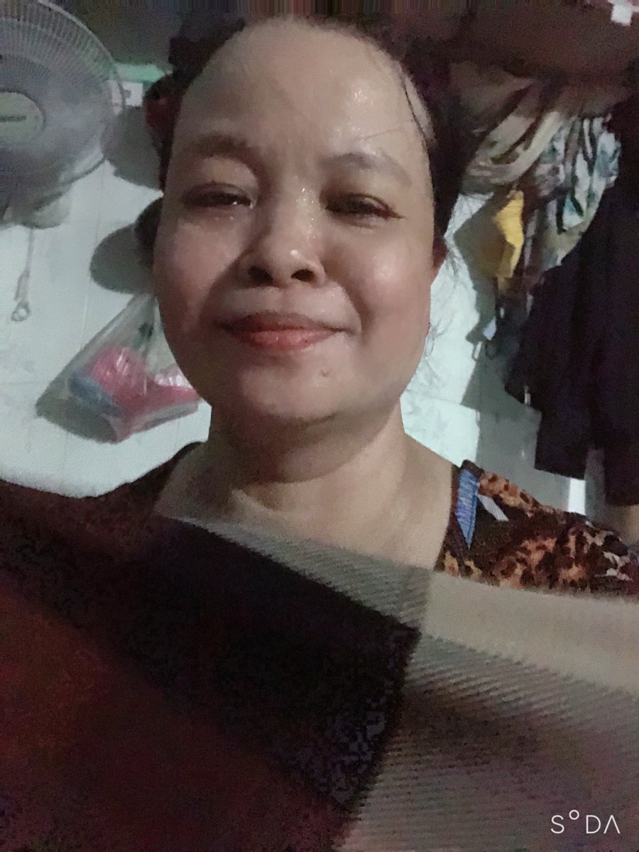 Linh87937175's tweet photo. Có ai thương bà già như cô không 
50 tuổi liệu có gia khong nhan tin cho cô biet nha https://t.co/fgFBkitiY4