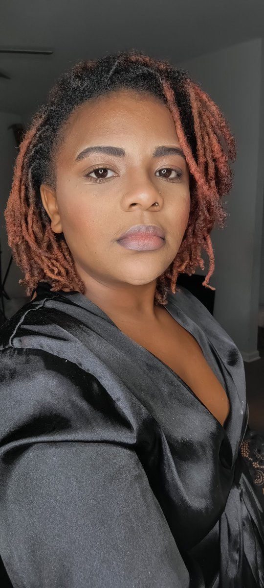 Decided to do a soft makeup look this evening. And I love how it sets off my locs, these babies are looking nice. 

#makeup #softglam #womenwithlocs