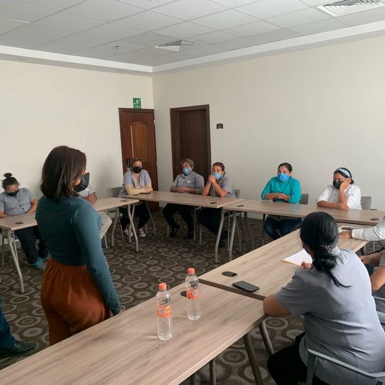 NathaliPechC's tweet photo. #Irapuato Realizamos una reunión con las compañeras y los compañeros del hotel Staybridge para dar seguimiento a sus solicitudes e inquietudes.
#SomosCROC #CROCContigo https://t.co/2S6TnqSJBv