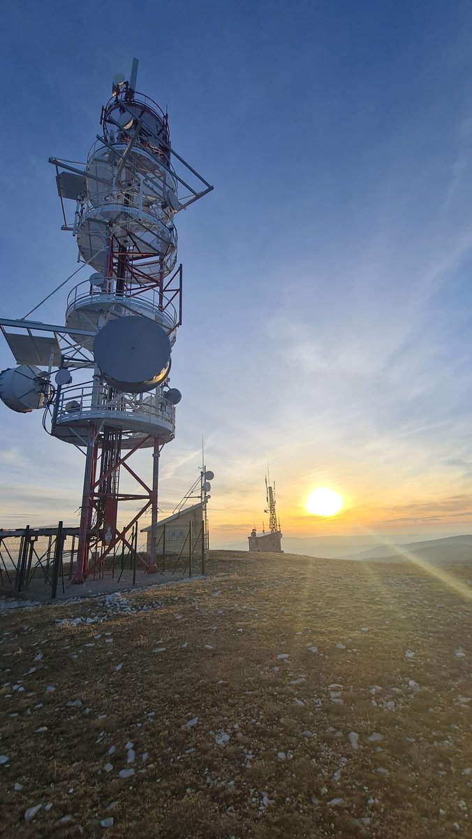 AlturaVision's tweet photo. #Orange #PACA
Antenne hertzienne d'1m80 de diametre, arrachée par le vent et s'écrase 20m plus loin

Une belle intervention en perspective https://t.co/U0IPClQYlt