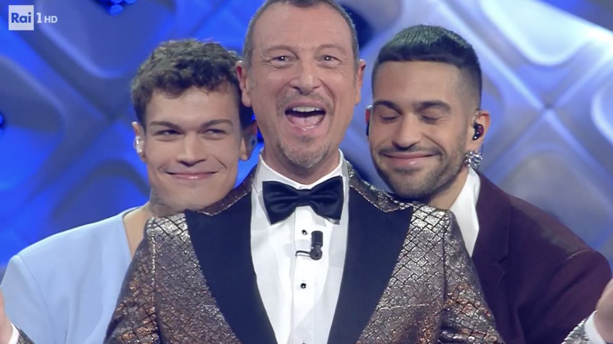 crocinoo's tweet photo. ME LA INCORNICIO QUESTA FOTO

#Sanremo2022 https://t.co/ZxGdFGfQoJ