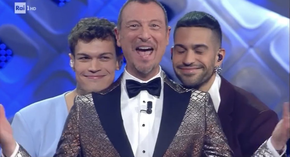 ToniaPeluso's tweet photo. Il diavoletto e l’angioletto sulla spalla che ti consigliano come comportarti 
#Sanremo2022 https://t.co/ii9S5q1Q2N