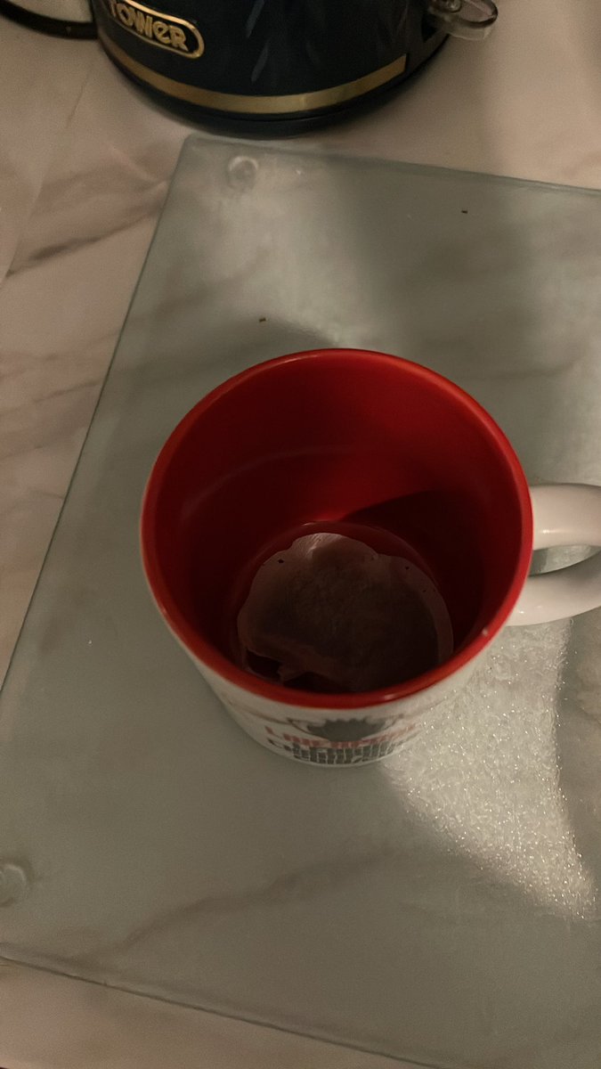 Difference between united and the tea bag ? 

The tea bag’s in the cup for longer 🙃😂