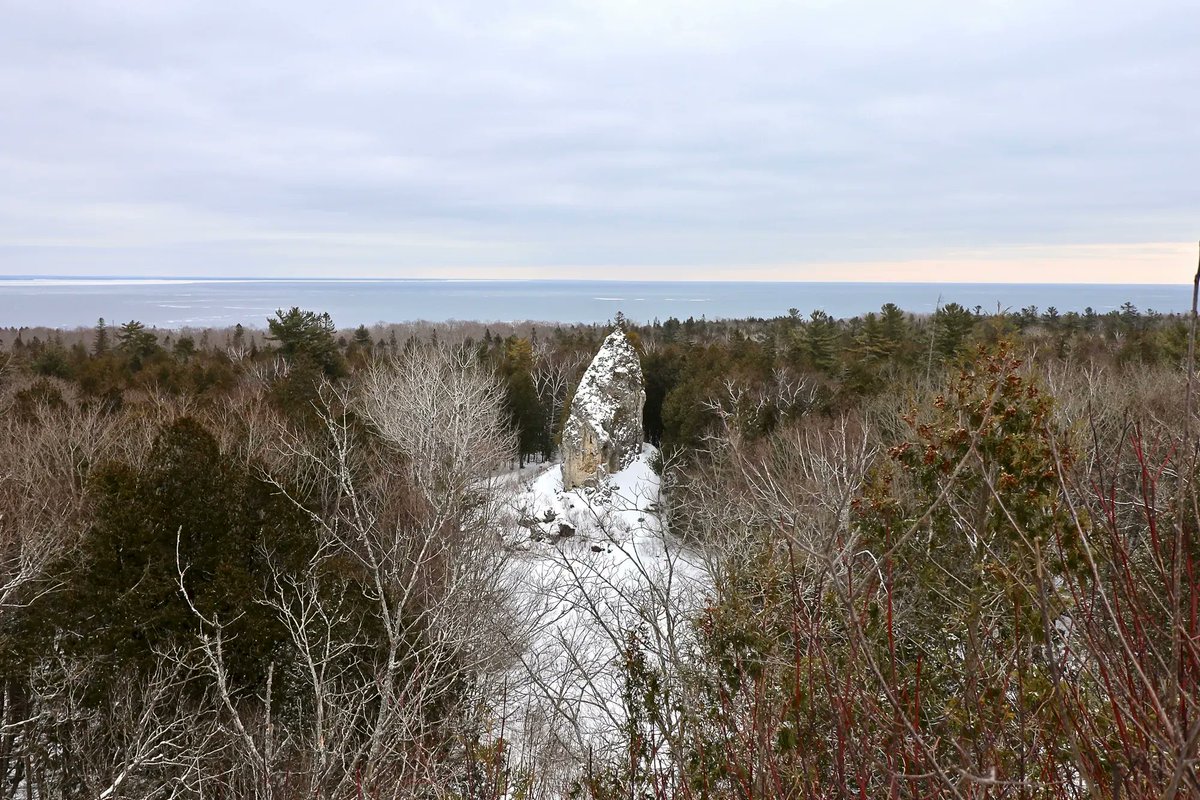 MackinacGuide's tweet image. Mackinac Island Sugarloaf from Point Lookout during the winter season.  #mymackinac #mackinacisland #puremichigan
