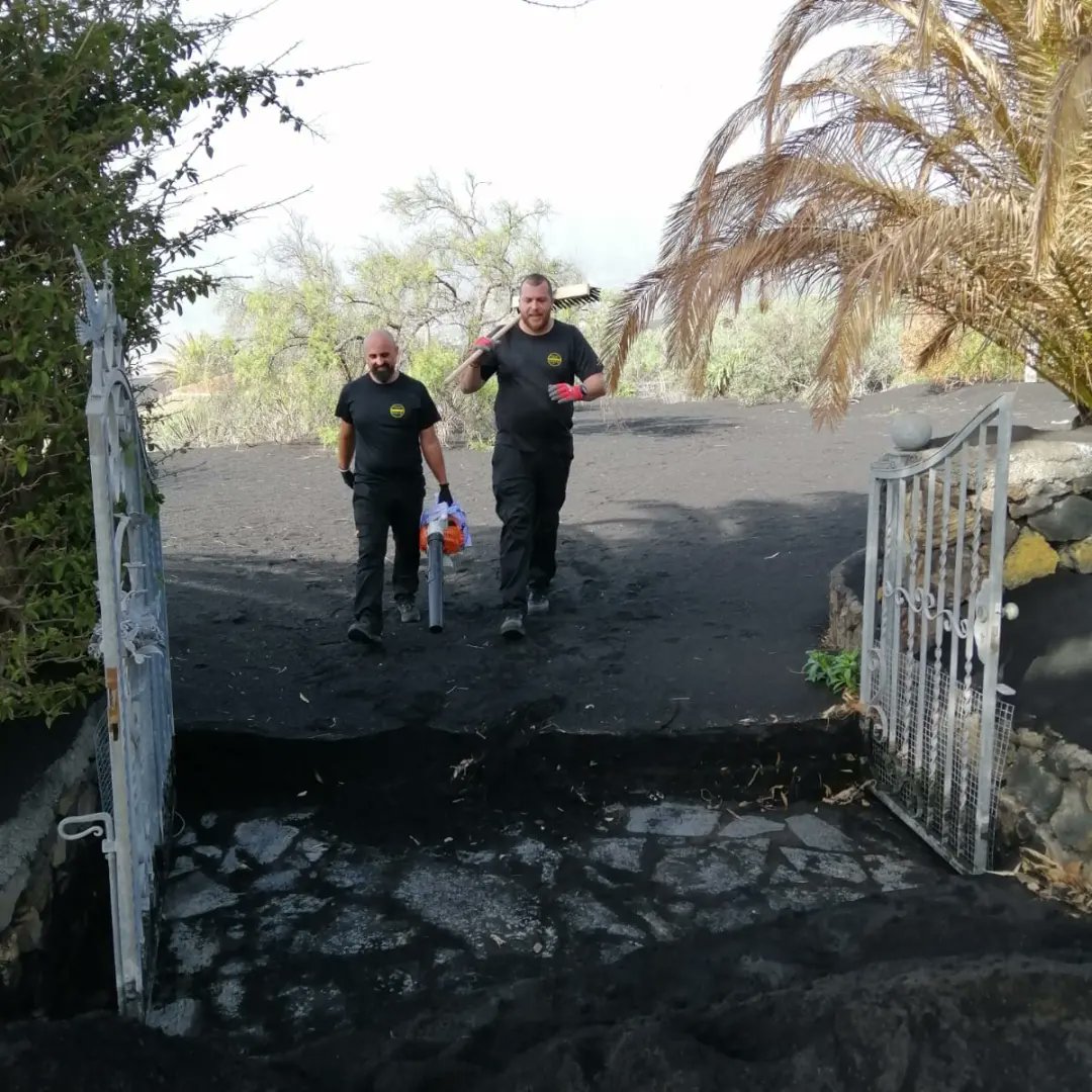 Ha sido un día duro de trabajo, pero posiblemente en el perfil psicológico aún más.
Difícil describir la sensación de que apenas has hecho nada cuando miras a tu alrededor.
#operacióncumbrevieja #lapalmanoseolvida