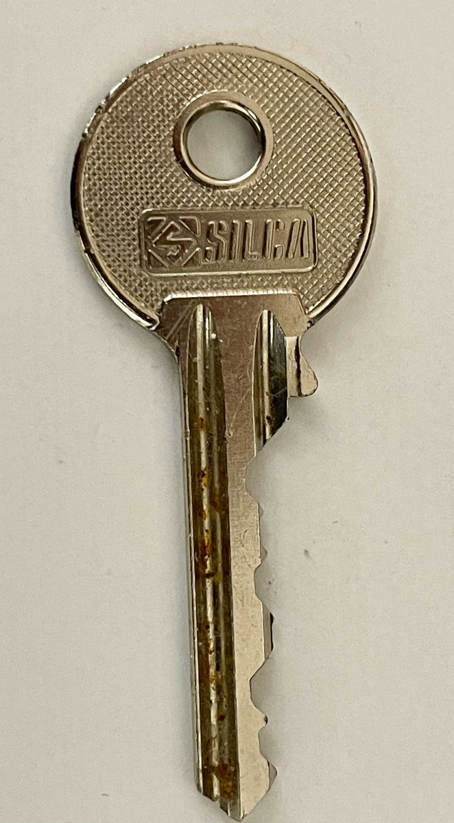 brianseast's tweet photo. @Se_Railway Hi there.  Just report I found a key at Canterbury West Station next to bicycle storage area on 04/02/2022 at around 23.00 and will be handled in to staff tomorrow (05th) asap. Here are the photos of the key found showing both sides. Thank You Brian. https://t.co/W2gYa6UvUL