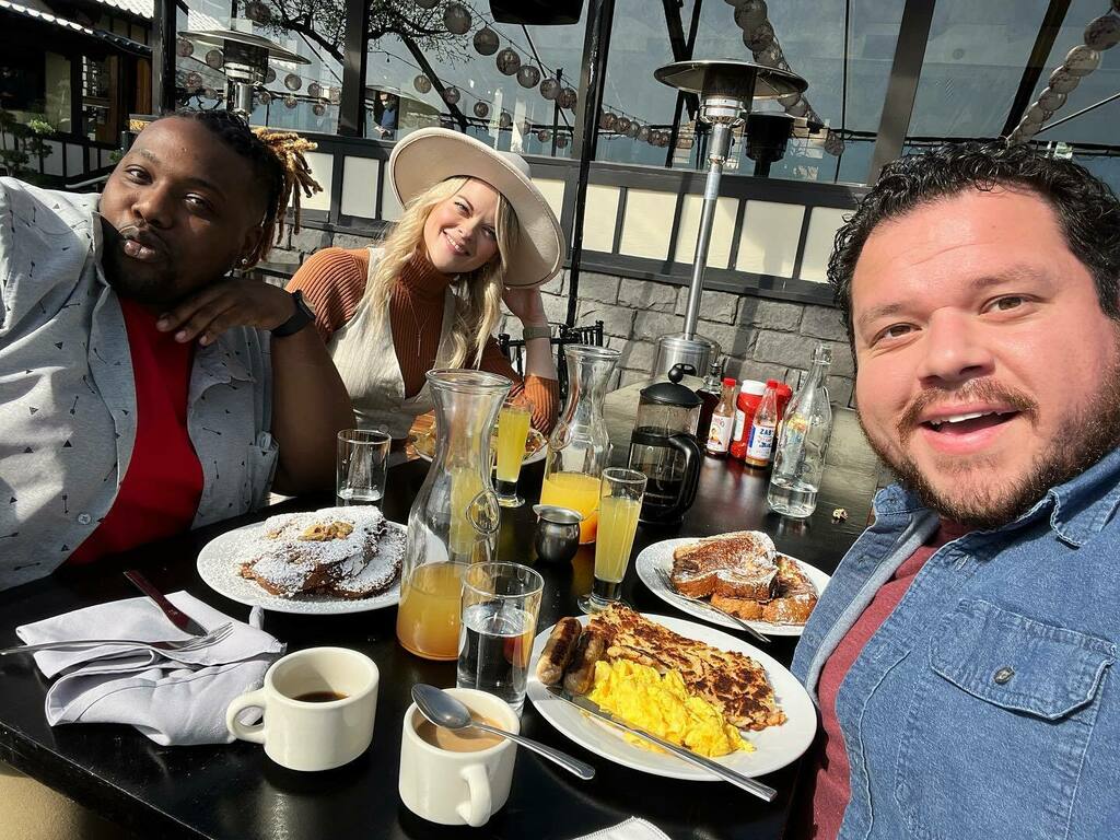 Rio_Magdaleno's tweet photo. Brunch w/ these Baddiez @aprillynnnelson @iamgerardcole #TheGriddleCafe #BottomlessMimosas #FrenchToast #Eggs #Coffee https://t.co/2R70LFQzun
