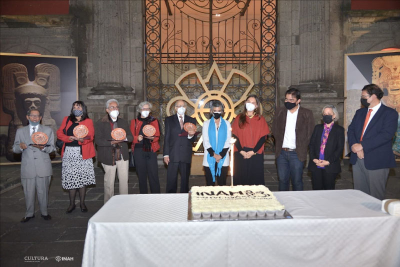 INAHmx's tweet photo. Celebramos nuestro 83 aniversario y con él, la presencia, dinamismo y vitalidad de nuestro personal, el cual se ha destacado en ámbitos como la investigación histórica, la museografía, la docencia y la bibliotecología.
Entérate en #PrensaINAH: https://t.co/uPLXL1YUUr https://t.co/S9V5SdlvEg