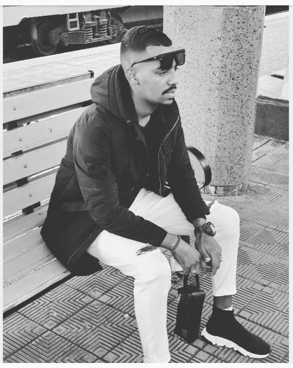 انـعـم بحالك لو شفت حالي .. لا حولة من شدة سهادي ❤️🎶