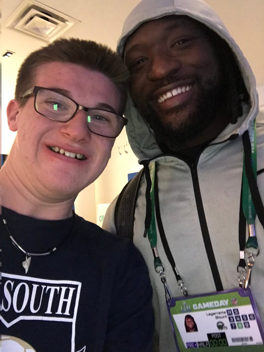 AbleWorkforce's tweet image. A great memory for one our employees who got to meet @LG_Blount 4 yrs ago before the Super Bowl.. Great person who took time the night before the big game to make a memory that will last a lifetime
