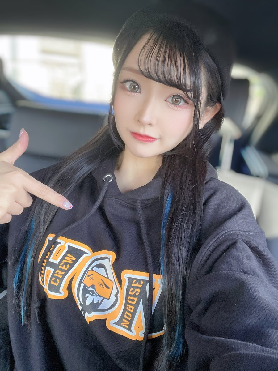maimaro_88's tweet photo. 今日はストリート系女子💪パーカーってやっぱり暖かいし可愛いけん大好き❤
前髪とメイクの調子いいけんテンション(´∀`∩)↑age↑
寒すぎるけん来る方は寒さ対策して
ぜひ遊びに来てね😘😘😘
#福岡県北九州市小倉南区 https://t.co/LFb8DeekIz