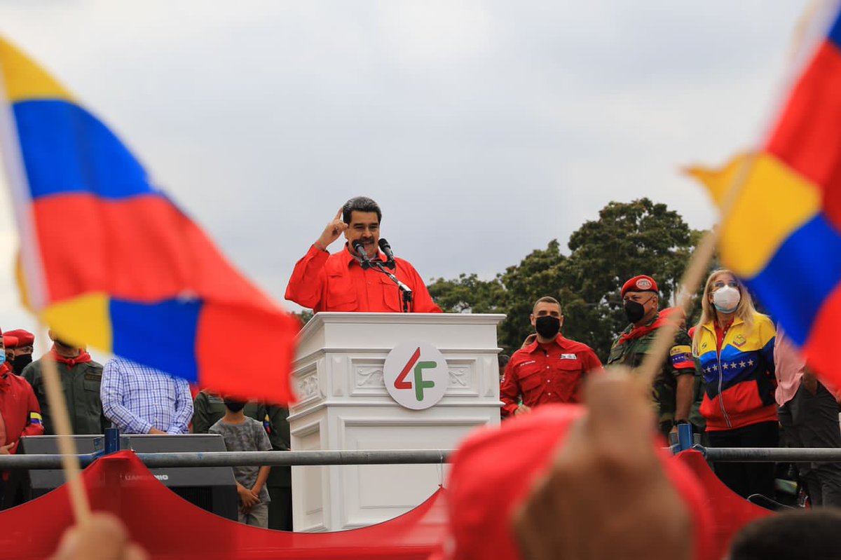 NicolasMaduro's tweet photo. El #4Feb de 1992, resucitó el sueño bolivariano, resurgió la esperanza, la dignidad y la conciencia de un pueblo que eligió el camino de la Paz y la Libertad. 30 años después, podemos decir: ¡Comandante Chávez, aquí estamos, victoriosos, de pie, en Paz y en Revolución Permanente! https://t.co/Dnc4HcKBpn