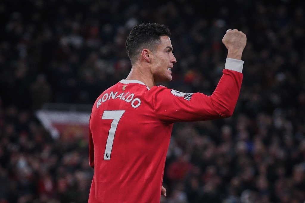 ManUnitedZone's tweet photo. Happy birthday to Cristiano Ronaldo who turns 37 today 🎉🔴 https://t.co/9AyhJfS3oa