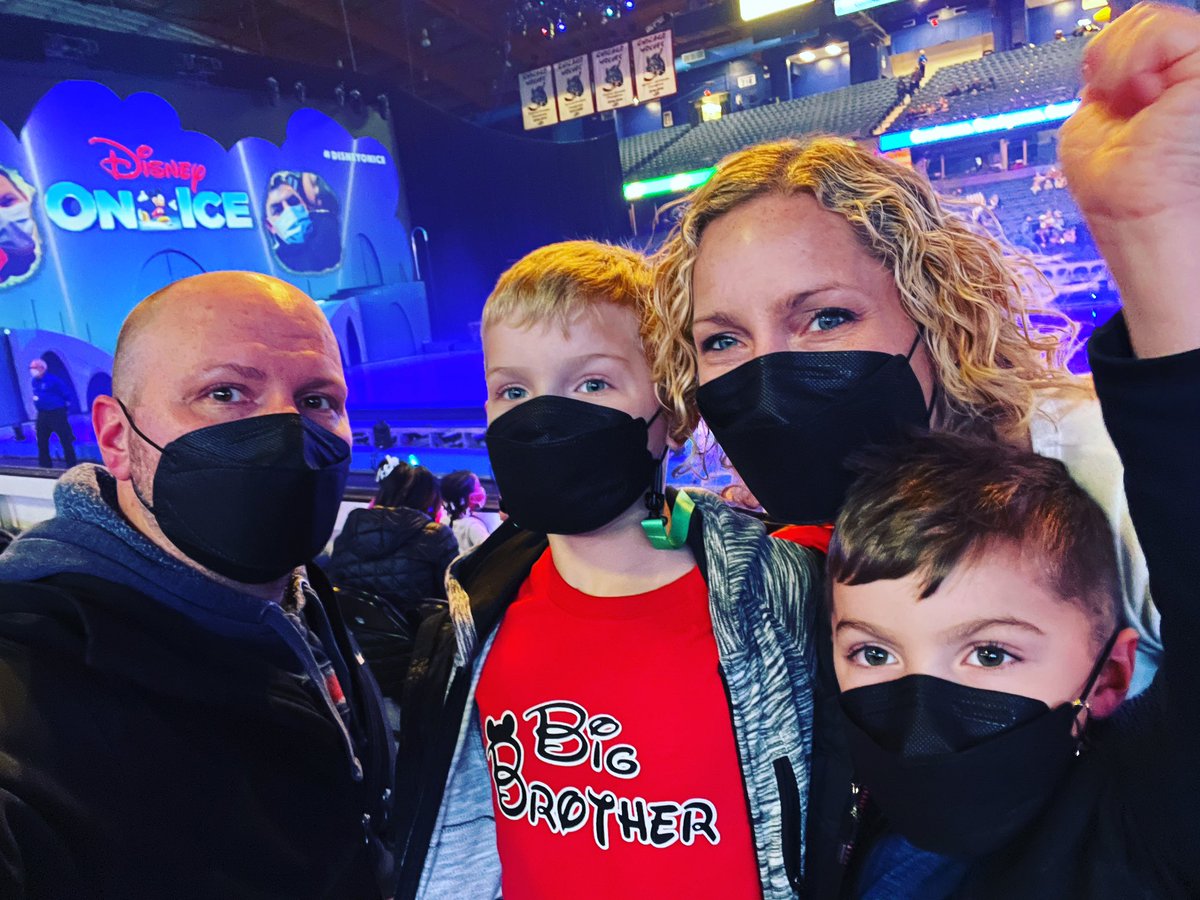 #Disneyonice