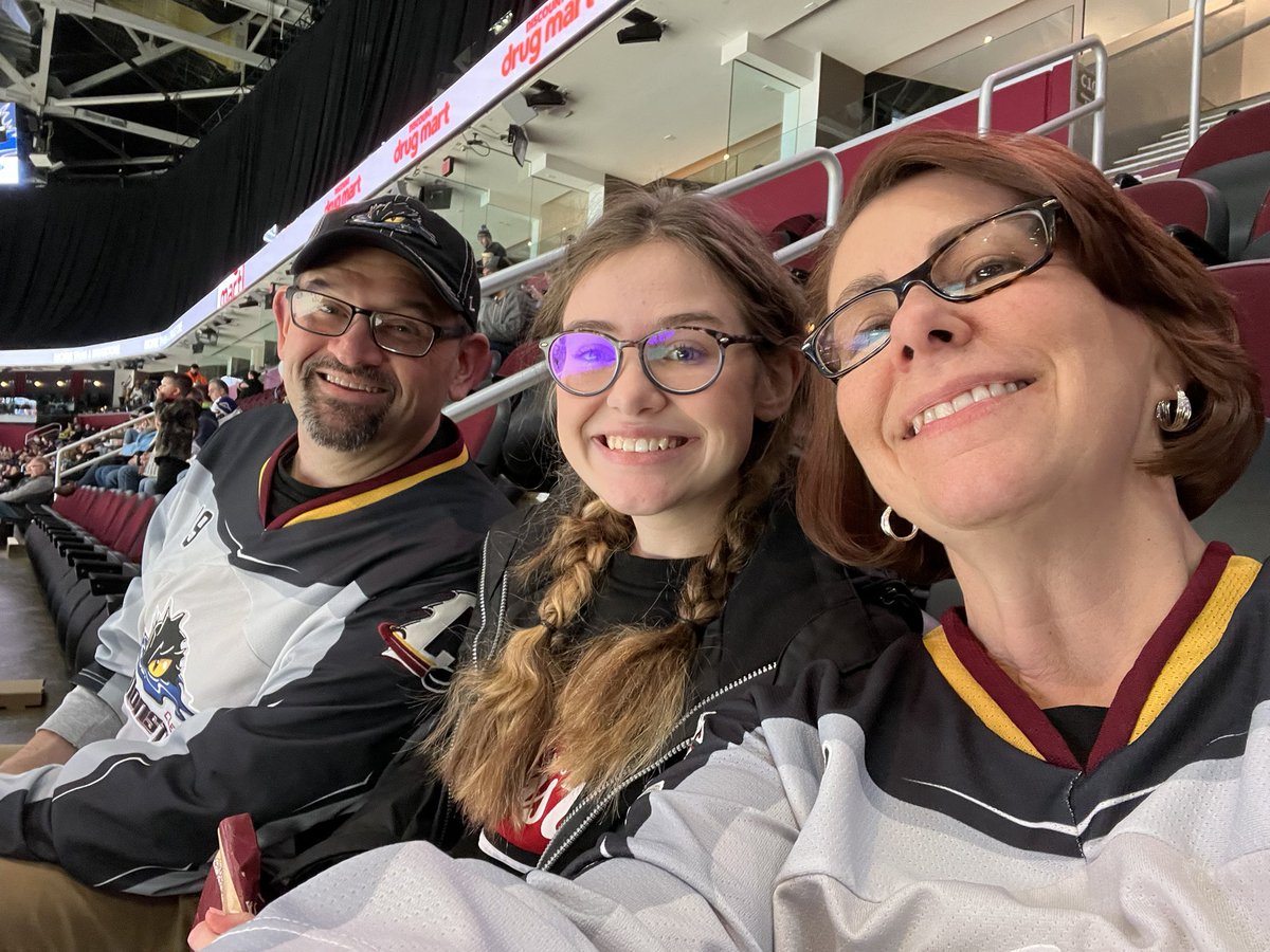 Game Night = Family Night! Cheering our <a href="/monstershockey/">Cleveland Monsters</a> to a win! @RMFieldHouse