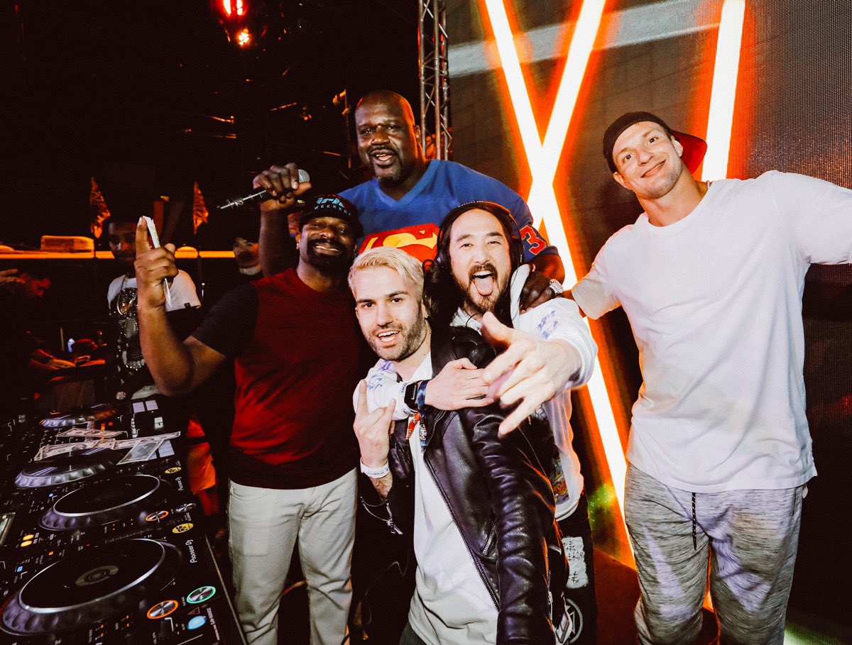 ShaqsFunHouse's tweet image. 🥳✨When @SHAQ brings the party to LA, you never know who might show up?! 👀 Expect the unexpected.. Don't miss out and get your tickets to see who else will be joining us on February 11th! 
🎪 🎟 Tix are moving fast, BUY NOW before this event sells out! shaqsfunhouse.com