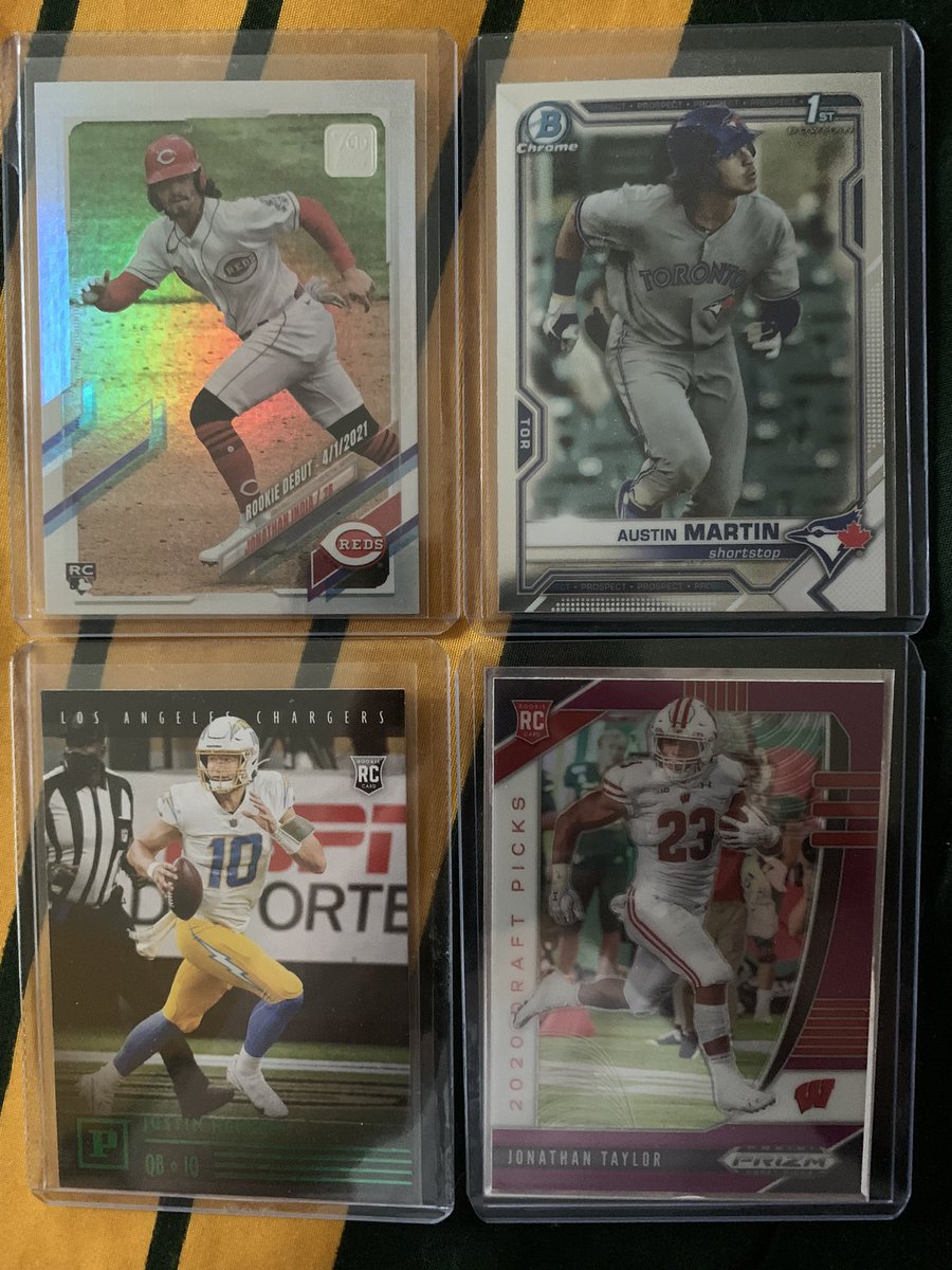 StarrsCards's tweet image. Let the 2,000 Followers Giveaway begin!!  All you have to do is retweet &amp;amp; follow me to be entered. Winner will be picked on Friday (Feb. 11th). Good luck to all!  @Hobby_Connect @WatchTheBreaks @MrKdub