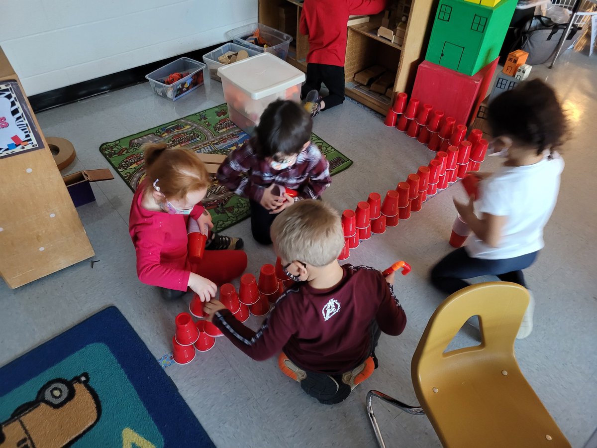 MsSarahPreKCMES's tweet photo. Shadow play, observing as students experiment with moving light closer and farther and using math vocabulary while comparing shadow sizes. And the 100 cup challenge has continued in block center, how many ways to stack 100 cups!
@TracyThomasCMES @CMESLions #teamcmes #cmeswins https://t.co/UuJo1y8xhg