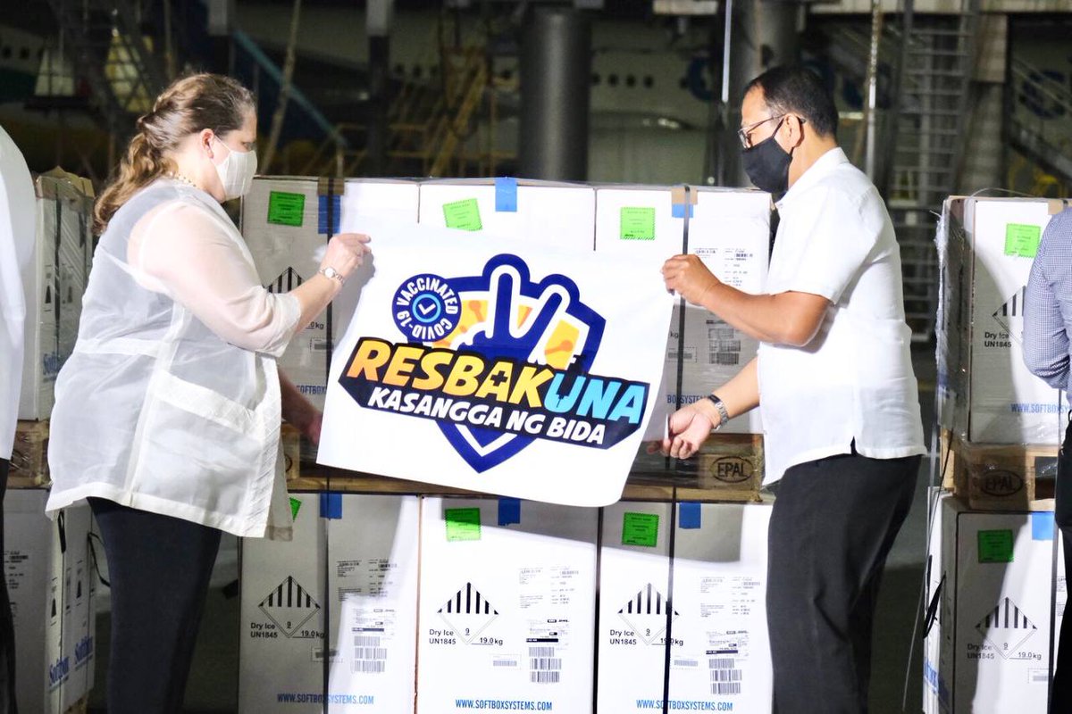 ph_opafa's tweet photo. LOOK: #MoreVaccinesMoreLivesSaved talaga as π³π΄π¬π ππ’π¦ππ¦ of GPH-procured Pfizer (Pedia) vaccines arrived on Feb4! Mga kabataan 5-11, makakasama na sa #ResBakuna!
#PartnershipsThatWork
#WorkingPAFA #DuterteLegacy @pcooglobalmedia
πΈ @ntfcovid19ph https://t.co/pTacNSlBNJ