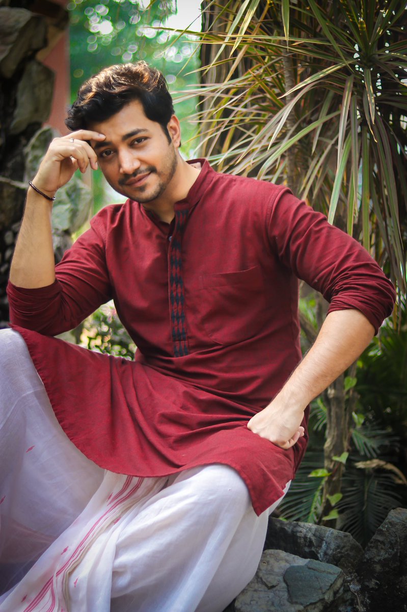 irohaan's tweet photo. I love you যত সহজে বলা যায়- "আমি তোমাকে ভালোবাসি" ততো সহজে বলা যায় না https://t.co/nEdflXNQ4J