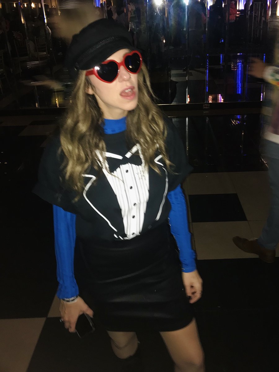 spicytinaa's tweet image. web2 me vs. web3 me 🤘