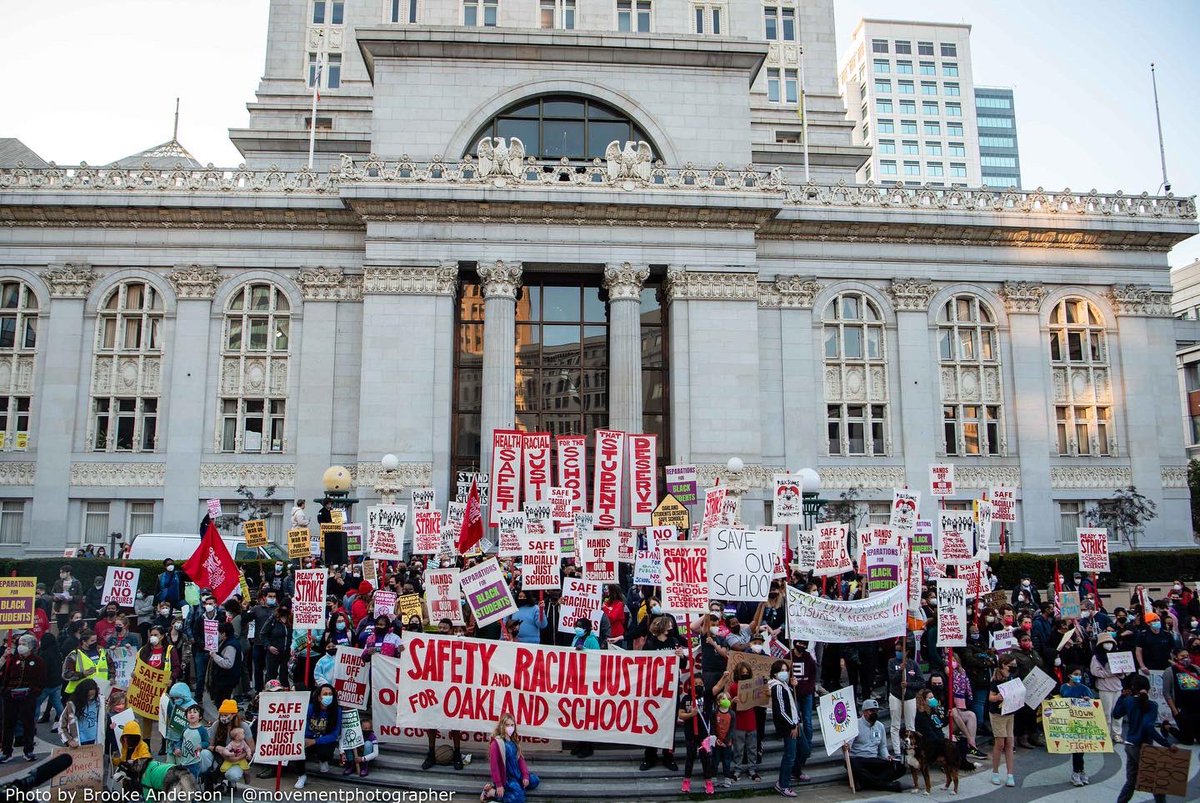 movementphotog's tweet photo. "NO CUTS, NO CLOSURES.”
This afternoon, one thousand teachers, parents, students, and allies marched in Oakland, CA to protect majority-Black schools from closure. #NoCutsNoClosures #Reparations4BlackStudents #SafeAndRaciallyJustSchools https://t.co/gySyUI51yh