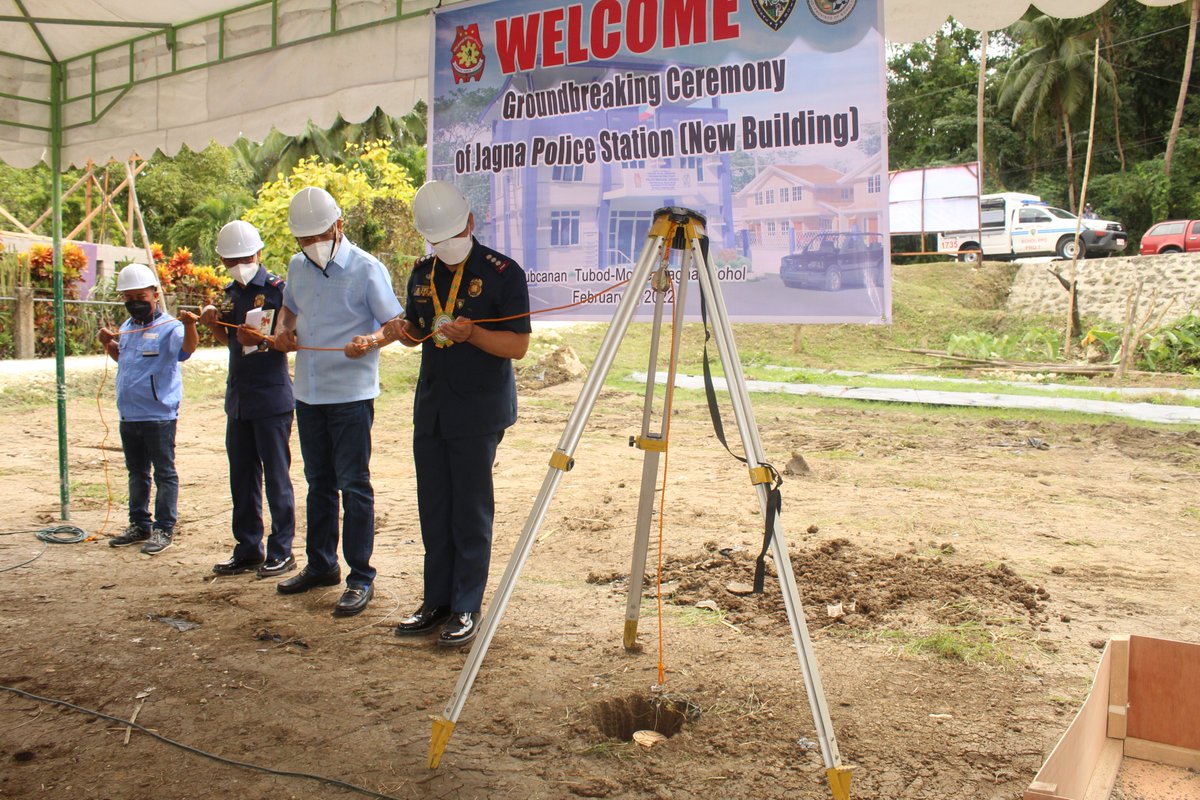 bppo_pro7's tweet photo. @RDPRO7 @rpcrd7pnp @bppo_pro7 Ceremonial Ground Breaking, Dropping and Sealing of Time Capsule of the proposed new PNP building of Jagna MPS conducted at the construction site in Lubcanon, Tubod Monte, Jagna Bohol. https://t.co/60AzNCdorA