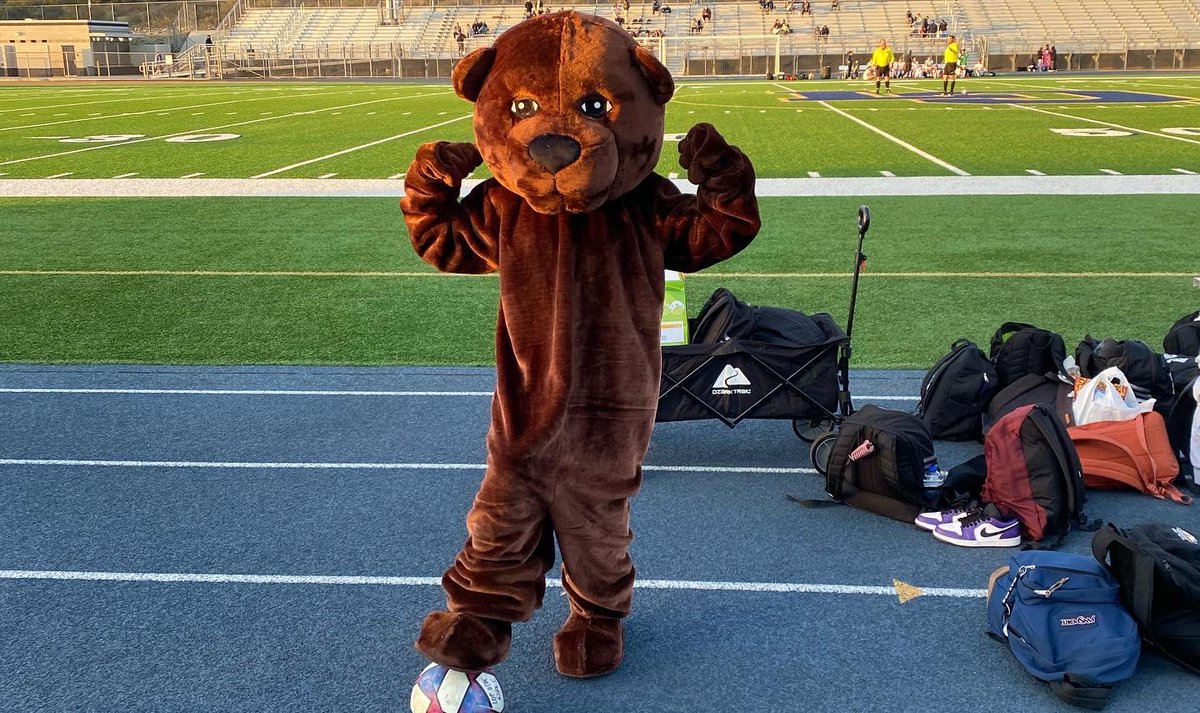 OsosGirlsSoccer's tweet photo. SENIOR NIGHT WAS A SUCCESS! Thank you to our Seniors, parents, supporters, helpers, and photographers. We appreciate what you all do. Seniors- this is not a goodbye, but we will see you later. We are proud of you! #OsosSoccer #oneteam #oneprogram #fouryearslater #yournight #hwpo https://t.co/wRdVHm1p6X