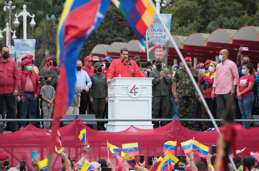 🇻🇪 Hoy junto al pueblo venezolano #4FLaRebeliónPermanente, en perfecta unión cívico-militar, hermandad y sentimiento patrio, acompañamos a nuestro CJ <a href="/NicolasMaduro/">Nicolás Maduro</a>, GJ <a href="/vladimirpadrino/">Vladimir Padrino L.</a> y demás compañeros en la mega marcha para conmemorar la Gesta Heróica del 4Feb92.