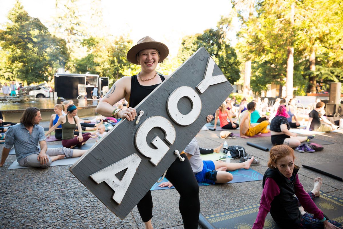 stopdropyogallc's tweet image. Come on sunshine!!! We need our outdoor yoga!!! #FlowBackFriday to fun times flowin' in the sun.  💖 ☀️ 🌈
.
 #yoga #yogaforeverybody  #stopdropandyoga #community #wellness #outdooryoga