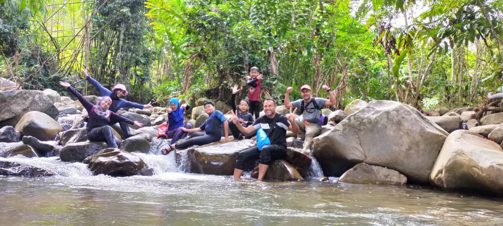 JABATbyRadiant's tweet photo. "Share with us, how are you guys spending time during holidays?"

We are enjoying river trekking here in Janda Baik 😃

#jandabaiktourism #jandabaikattractions #jandabaikpahang #jabat #funwithradiant #rivertrekking  #sgchemperoh #tempatmenarikjandabaik #aktivitimnarikjandabaik https://t.co/zHp1jVCMK4