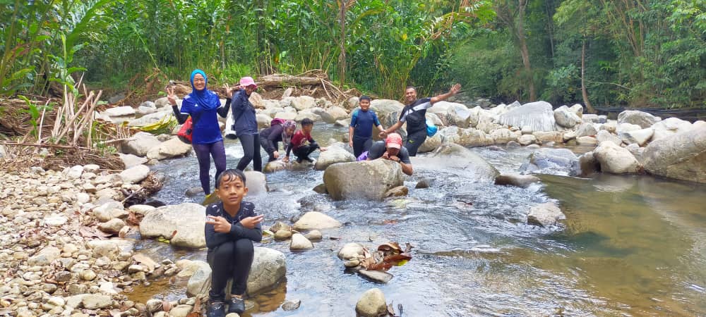 JABATbyRadiant's tweet photo. "Share with us, how are you guys spending time during holidays?"

We are enjoying river trekking here in Janda Baik 😃

#jandabaiktourism #jandabaikattractions #jandabaikpahang #jabat #funwithradiant #rivertrekking  #sgchemperoh #tempatmenarikjandabaik #aktivitimnarikjandabaik https://t.co/zHp1jVCMK4