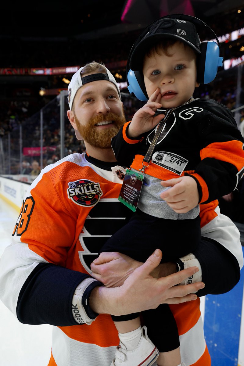 NHLFlyers's tweet image. Big G and Little G. 🧡🖤🤍

#NHLAllStar | @28CGiroux
